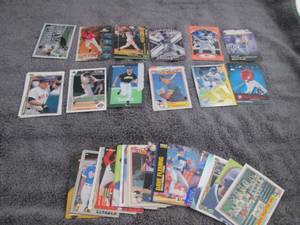 lot 128 image: 128. 40 Baseball Insert Cards...