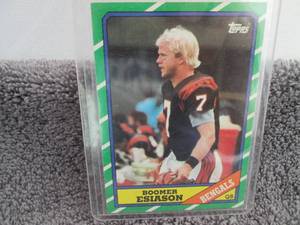 lot 147 image: 147. 1986 Topps Boomer Esiason Rook...