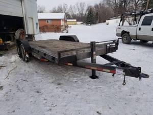 2007 PJ 18 Tandem-Axle Flatbed Trailer