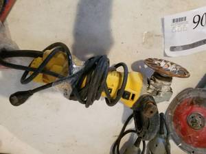 DeWalt DWE4214 4-12 Angle Grinder