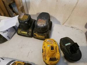 DeWalt Battery Charger with (4) 18V Batteries