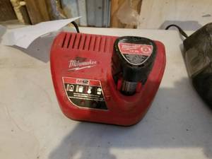 Milwaukee M12 Battery Charger with M12 Battery