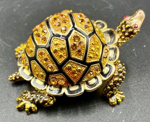 lot 206 image: Bedazzled Turtle Trinket Box
