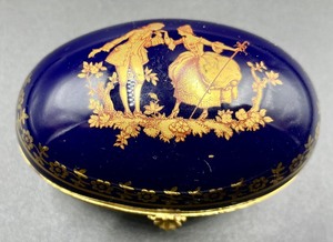 lot 95 image: Porcelaine Limoges of France Egg Shaped Trinket Egg