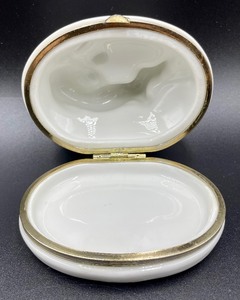 lot 97 image: The Haldon Group Greyhound Figurine Trinket Box