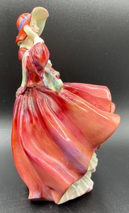 lot 201 image: Royal Doulton Top O The Hill Figurine