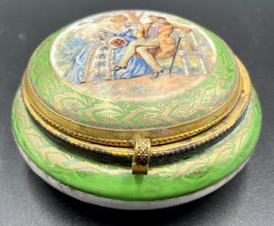 lot 64 image: Czechoslovakian Trinket Box