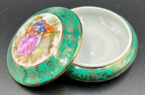 lot 62 image: Limoges of France Trinket Box