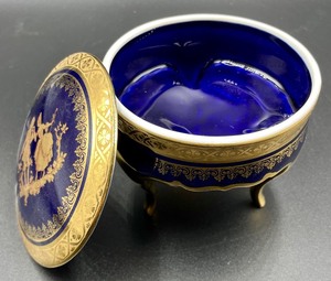 lot 63 image: Limoges of France Trinket Box