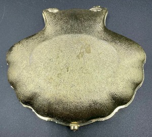 lot 76 image: Shell Shaped Trinket Box