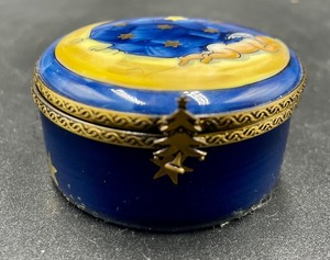 lot 270 image: Limoges Moon Cherub Trinket Box