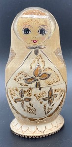 lot 265 image: Nice Nesting Dolls