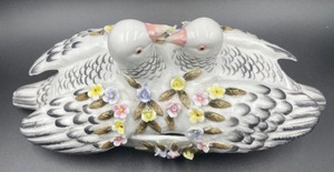 lot 223 image: Lidded Dove Themed Dish by Andrea