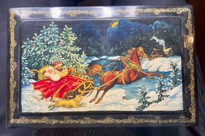lot 225 image: Decorative Russian Lacquer Trinket Box