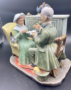 lot 227 image: Norman Rockwell Winter- Gaily Sharing Vintage Times Figurine