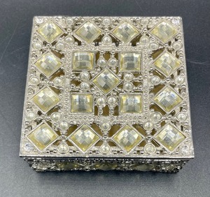 lot 244 image: Bejeweled Trinket Box