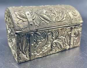 lot 240 image: Decorative Metal Trinket or Jewelry Box