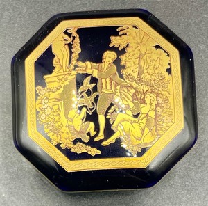 lot 235 image: Limoges Castel 22k Gold Accents Trinket Box