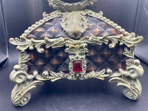 lot 233 image: Amazing Decorative Vanity Box