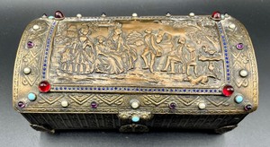 lot 254 image: Decorative Metal Jewelry Box