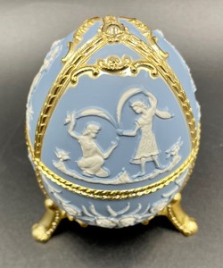 lot 255 image: Musical Trinket Egg