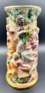 lot 257 image: Vintage Italian Capodimonte Vase
