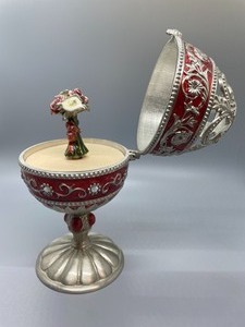 lot 110 image: Decorative Musical Egg Figurine