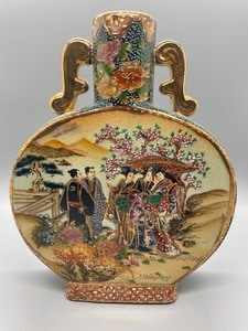 lot 104 image: Hand Painted Satsuma Vase