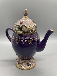 lot 102 image: Musical Teapot Trinket Box