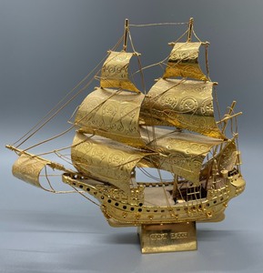 lot 119 image: AGI Sailing Classics Desktop Ship Replicas