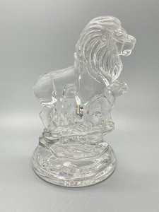 lot 145 image: Glass Lion and Cub Statue