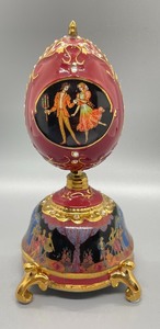 lot 284 image: Clara and The Nutcracker Decorative Musical Egg by Ardleigh Elliot