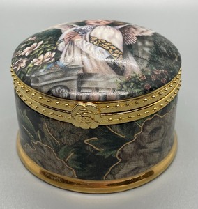 lot 286 image: Compassion Box from Gardens of Innocence Music Box Collection