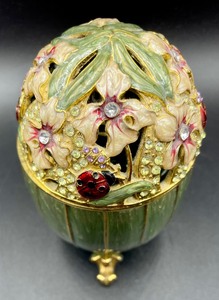 lot 393 image: Lovely Oil Candle