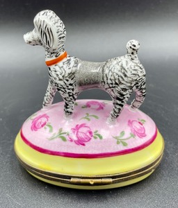 lot 311 image: Artoria Limoges of France Trinket Box