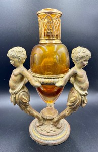 lot 305 image: Cherub Themed Oil Candle