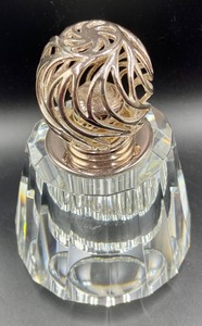 lot 313 image: Stunning Oil Candle
