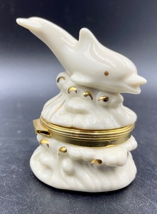 lot 327 image: Lenox Treasures Trinket Box