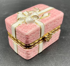 lot 330 image: The Music Company Musical Trinket Box