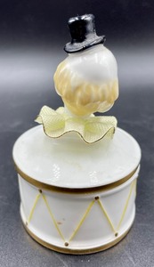 lot 324 image: Maruri Masterpiece by Enesco Clown Trinket Box