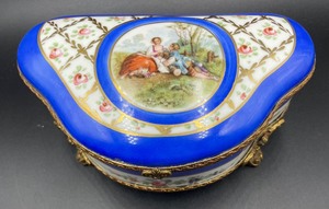 lot 341 image: E D Of France Larger Trinket Box