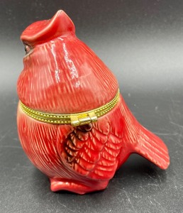 lot 346 image: Cute Cardinal Trinket Box
