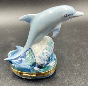 lot 345 image: DuBerry Limoges of Fance trinket Box