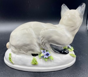 lot 295 image: Royal Adderley Cat Figurine