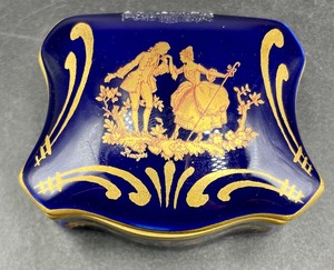 lot 293 image: Roger Gallet Limoges of France Trinket Box