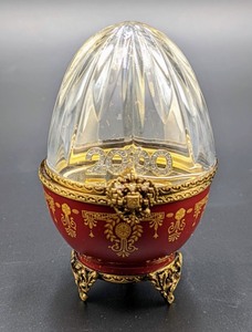 lot 3 image: Faberge Limoges France Serie Limitee 2000 Crystal Egg