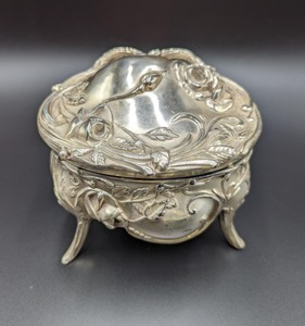 lot 7 image: Pair of Vintage JewelryTrinket Boxes