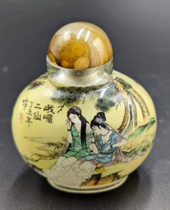 lot 22 image: Pair of Chinese Snuff Bottles