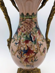 lot 27 image: Vintage Beautiful Double Handled Porcelain Vase