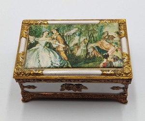 lot 28 image: Elegant Vintage Jewelry Box or Trinket Box